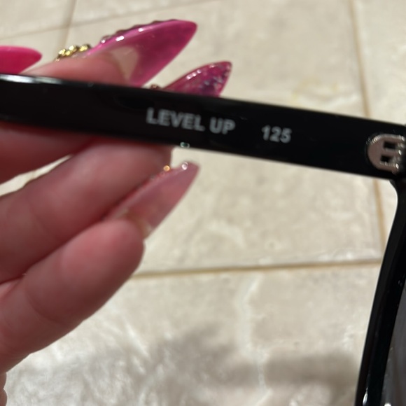 Quay Australia Black Sunglasses - Picture 3 of 5